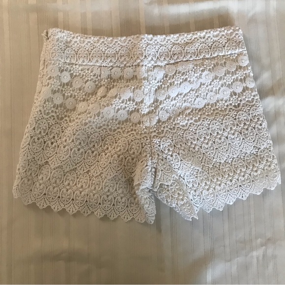A crochet short, navy blue or white like brand new - Picture 3 of 4